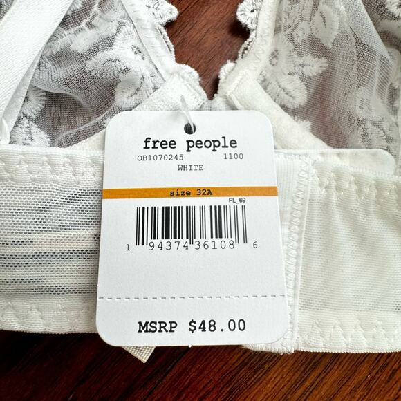 NWT Free People Intimately Bundle - White Veronica & Berry Triangle UW Bras 32A - Picture 10 of 12
